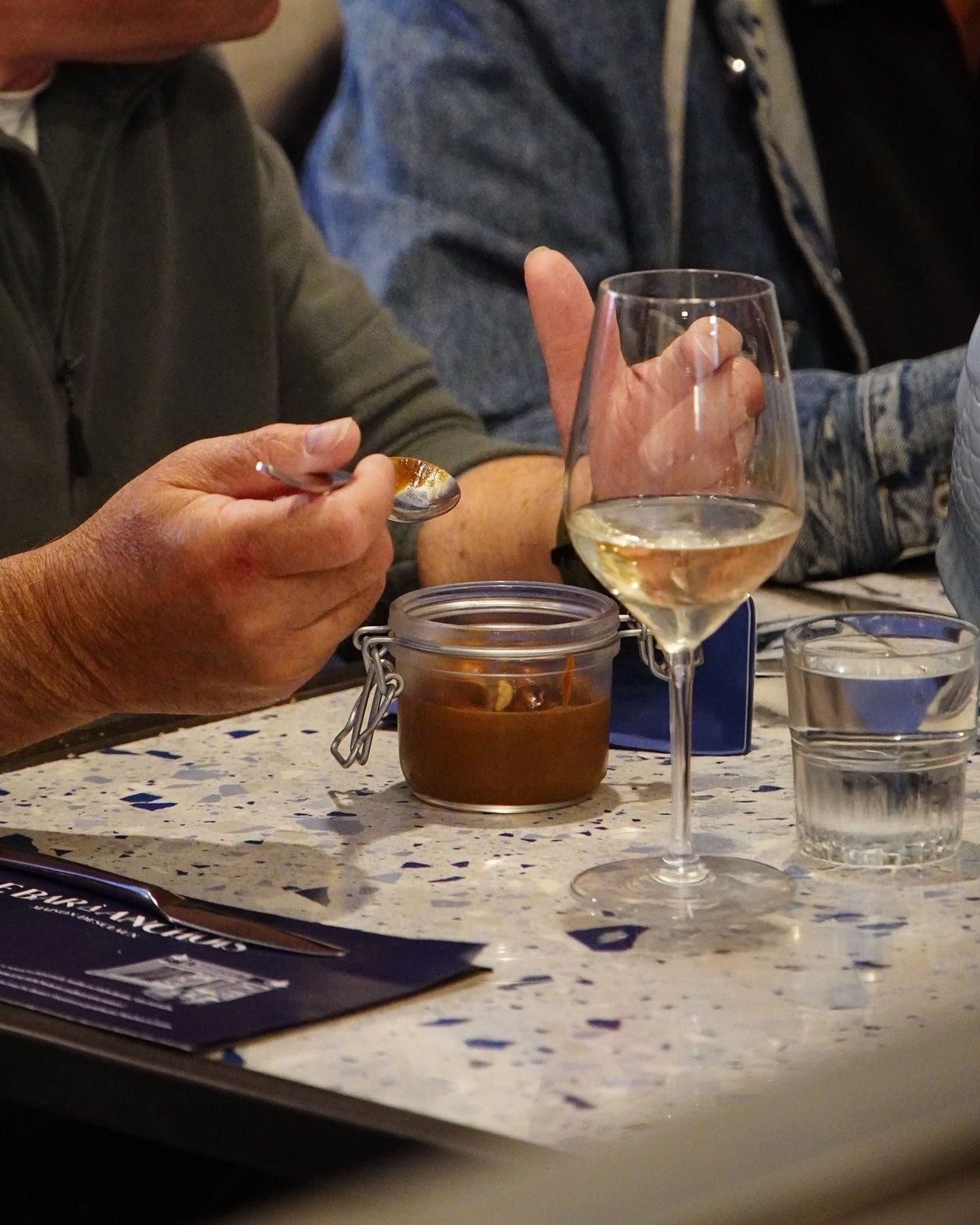          La mousse Chocolanchois.nnLa meilleure du monde.n(Dans sa catégorie, du moins…     )nnUn...